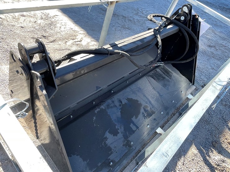 #252-•-40-in-1-combination-skid-steer-bucket-image-4