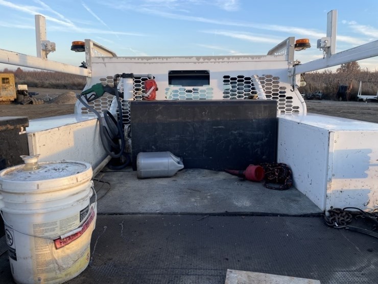 2022-ford-f350-xl-image-11