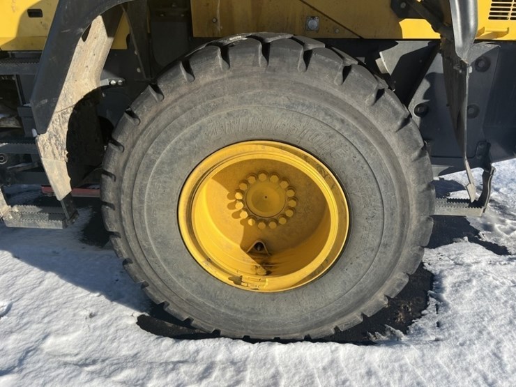 komatsu-wa320-8-image-11