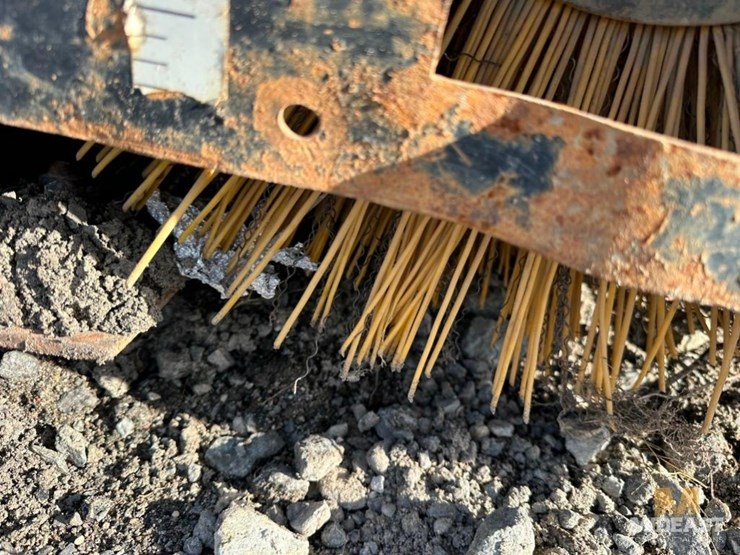 deere-br72-broom-attachment-xx00232-image-8