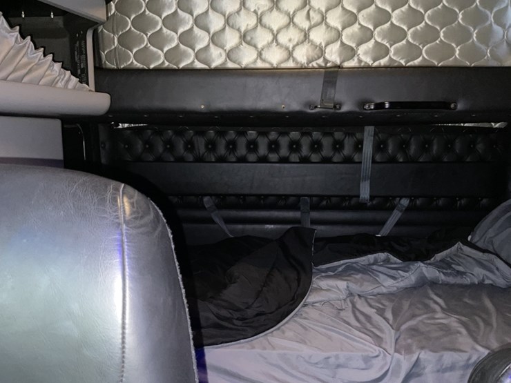 2019-kenworth-w900-image-7