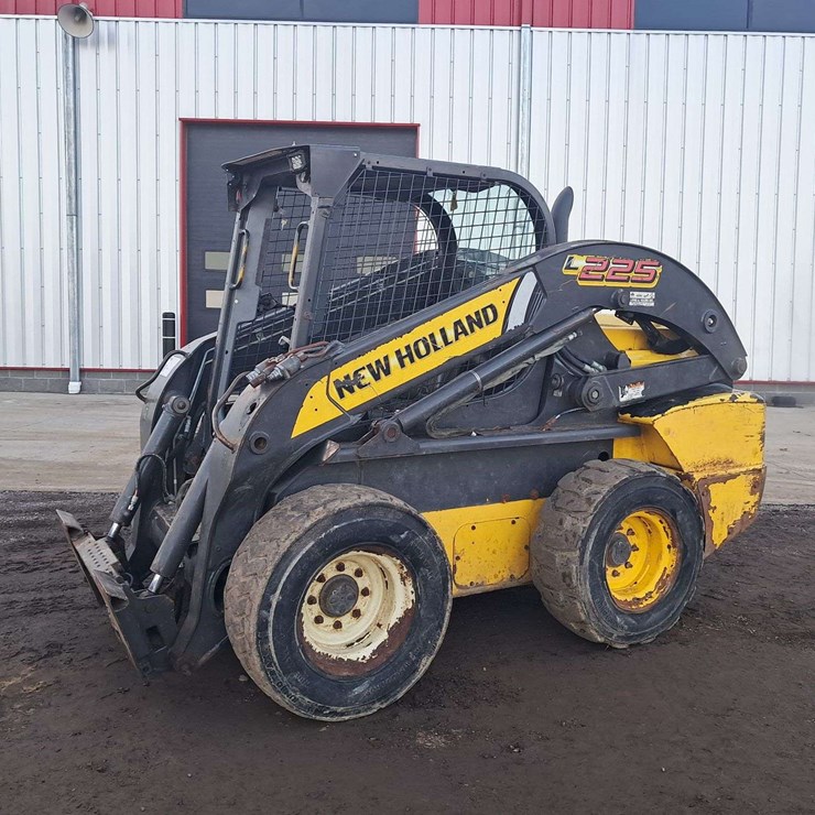NEW HOLLAND L225