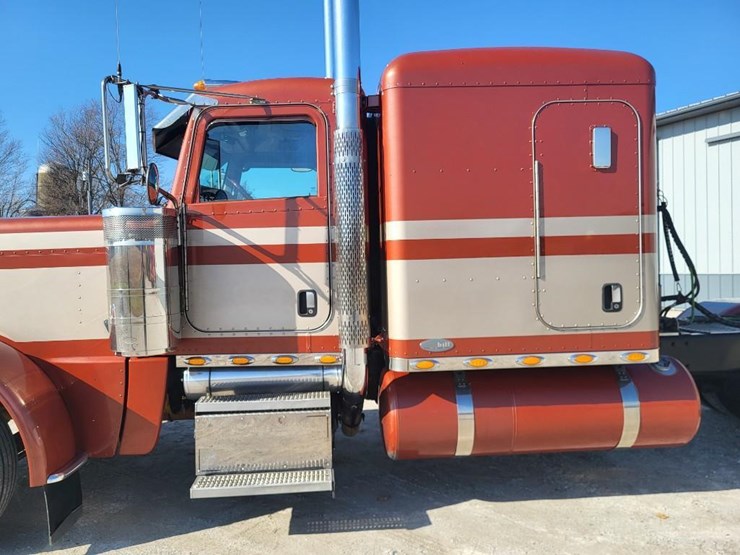 peterbilt-389-image-15