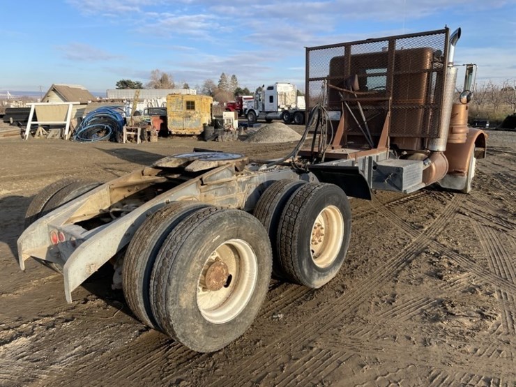 peterbilt-358-image-5