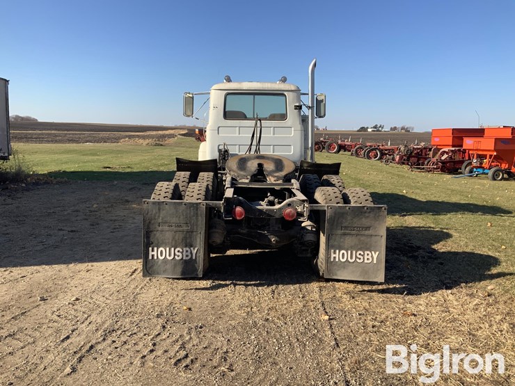 1974-mack-r686st-image-6