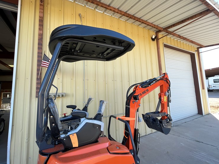 #236-•-mini-excavator-image-3