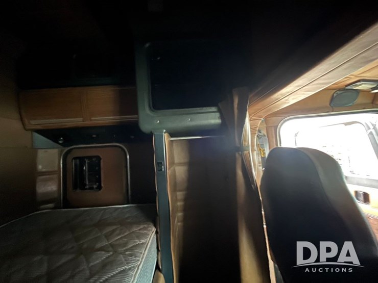 1999-peterbilt-379-image-62