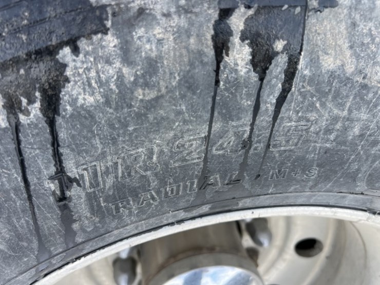 1998-peterbilt-379-image-23