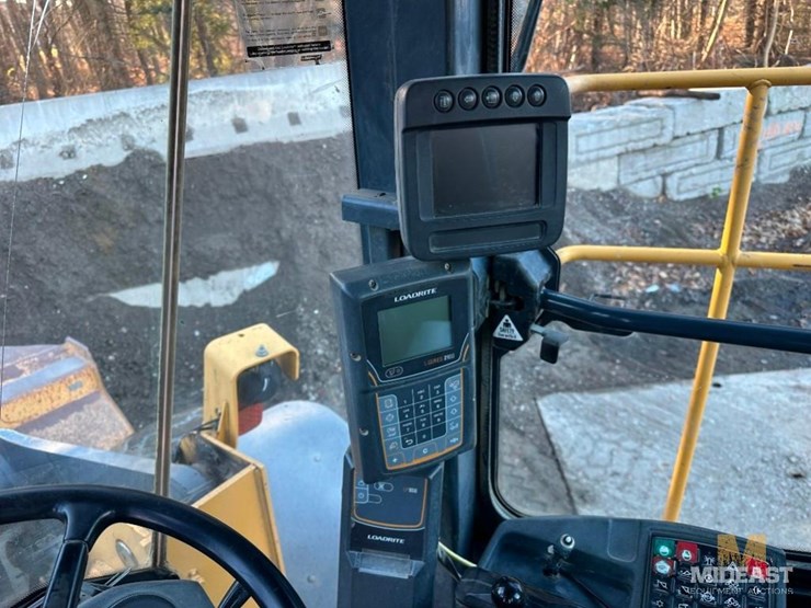 2012-deere-724k-image-28