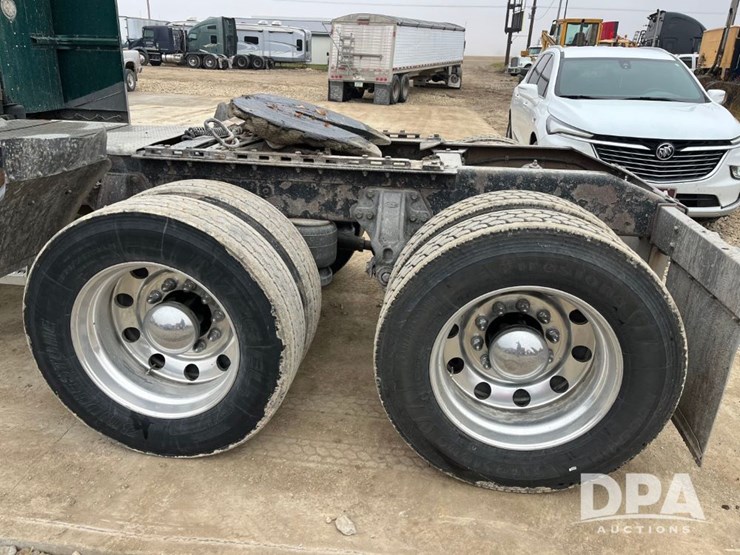 1999-peterbilt-379-image-36