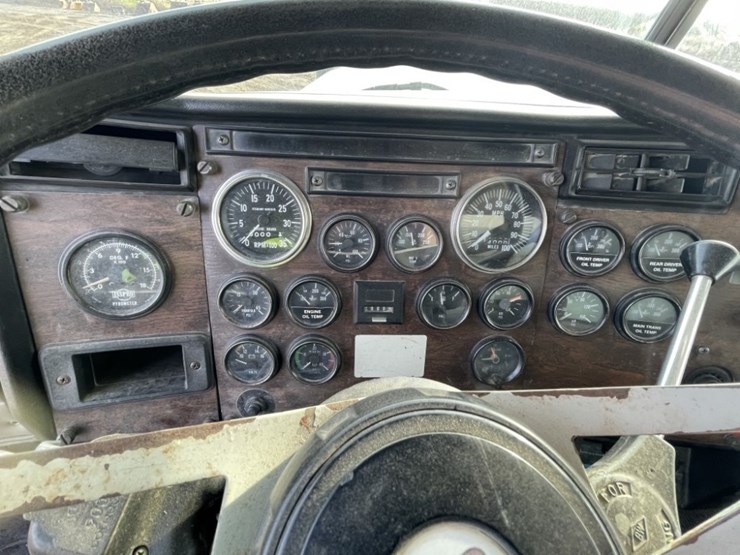 1988-peterbilt-379-image-31