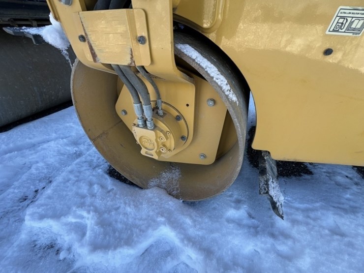 caterpillar-cb24b-image-8