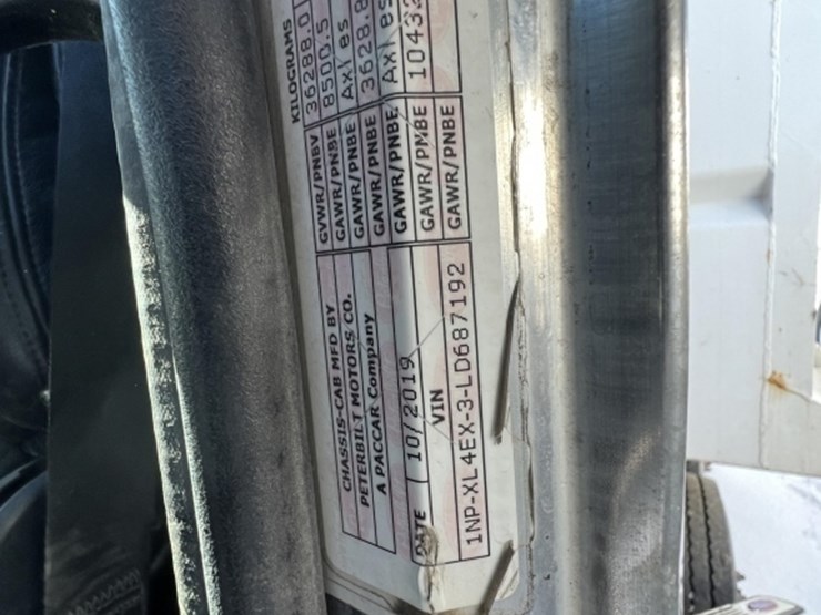 2020-peterbilt-389-image-38