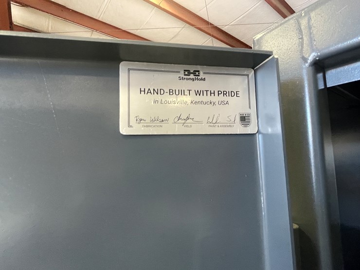 #268-•-stronghold-industrial-metal-cabinet-image-11