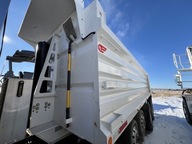 2020-peterbilt-389-image-41