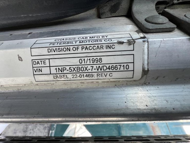 1998-peterbilt-379-image-15