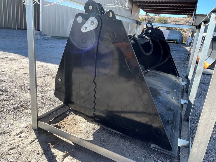 #252-•-40-in-1-combination-skid-steer-bucket-image-5