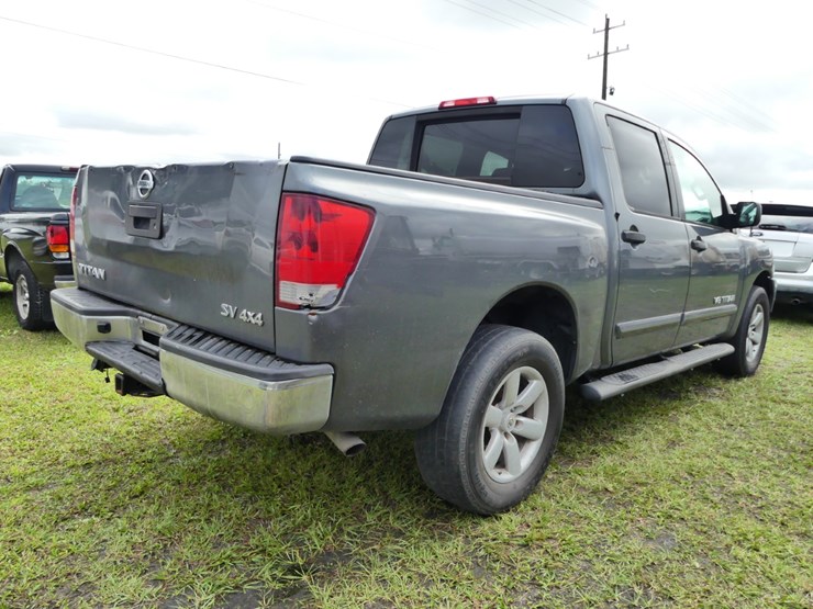 2013-nissan-titan-image-3