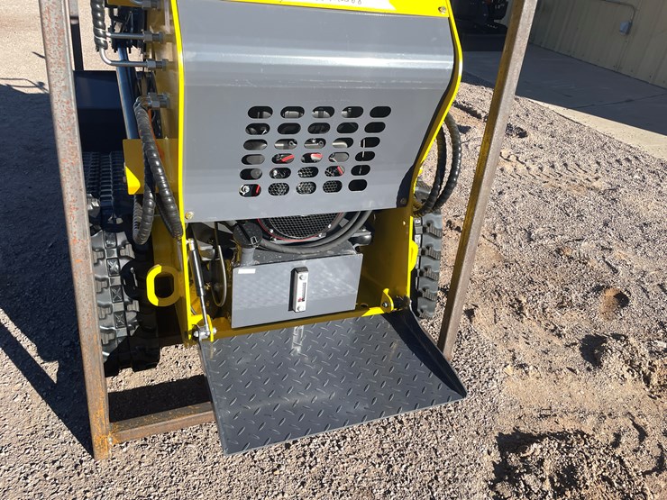 #224-•-mini-skid-steer-loader-image-18