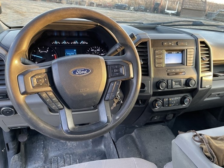 2022-ford-f350-xl-image-21