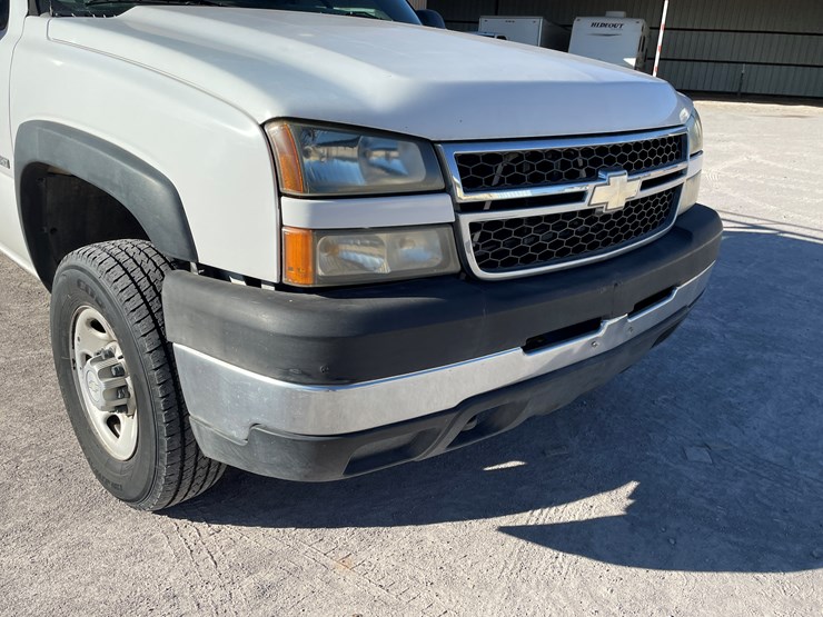 2007-chevrolet-silverado-2500-image-28
