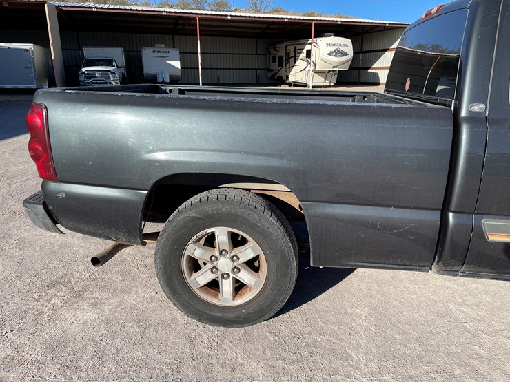#5-•-2003-chevy-silverado-truck-(has-az-title)-image-33