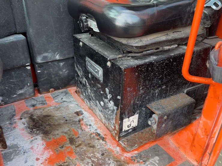 2015-jlg-g10-55a-image-35