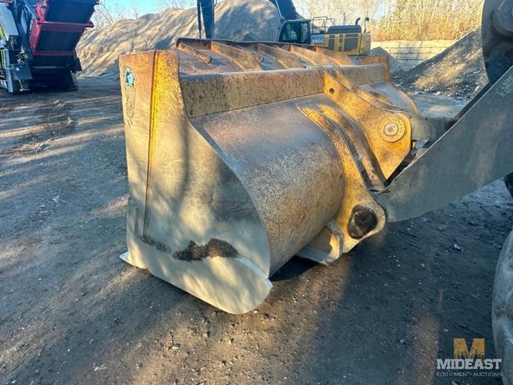 2012-deere-724k-image-12