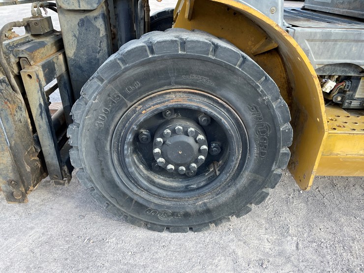 #15-•-2015-cat-forklift-image-11