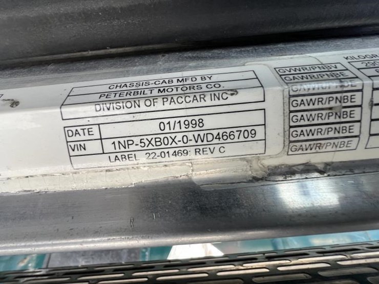 1998-peterbilt-379-image-36