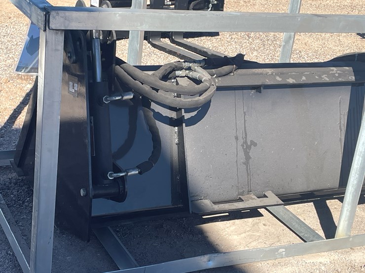 #252-•-40-in-1-combination-skid-steer-bucket-image-13