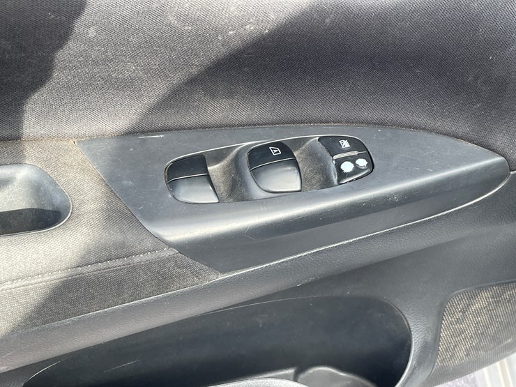 #4-•-2013-nissan-sentra-(has-nm-title)-image-49