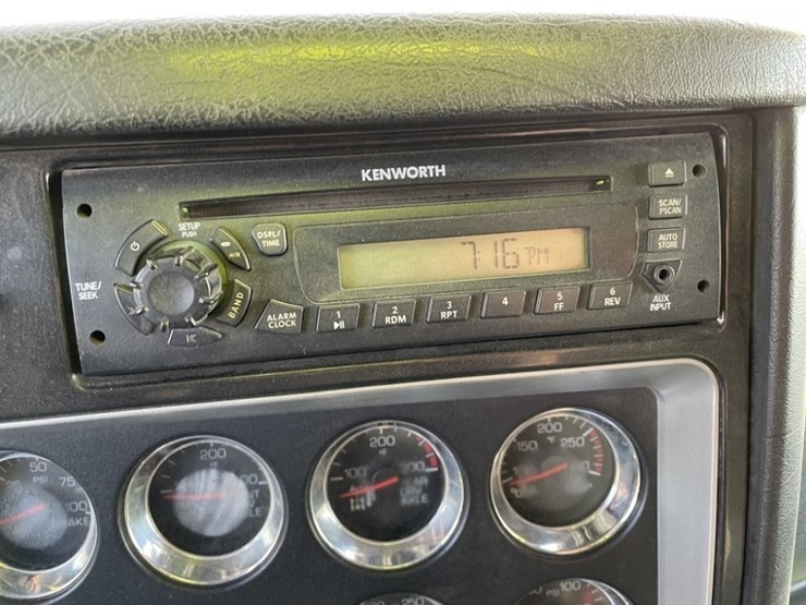 2010-kenworth-t800-image-38