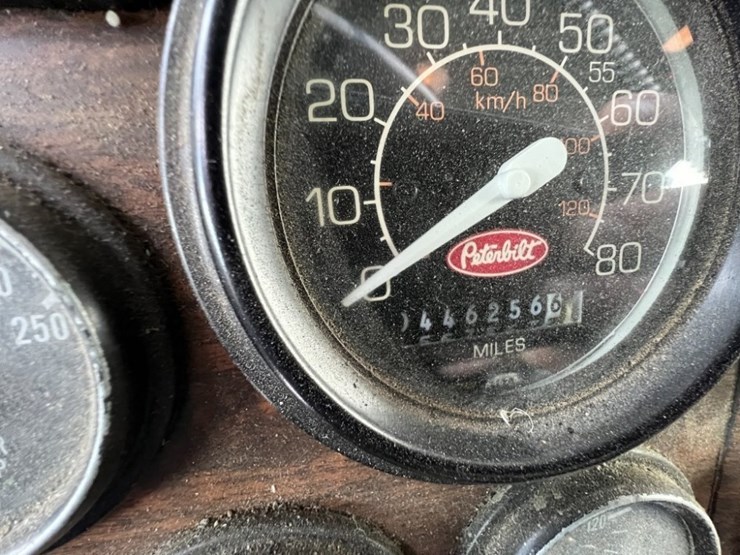 1998-peterbilt-379-image-34