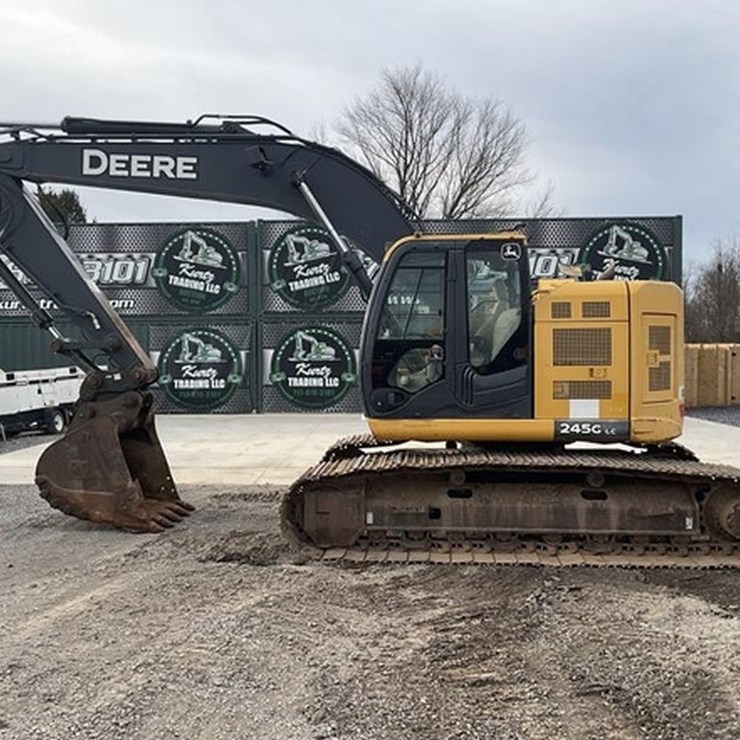 2017 DEERE 245G LC