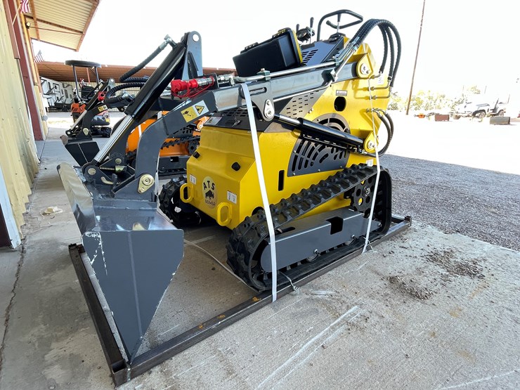 #223-•-mini-skid-steer-loader-image-1