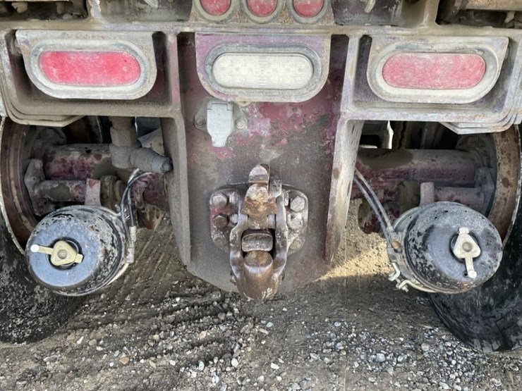 1988-peterbilt-379-image-5