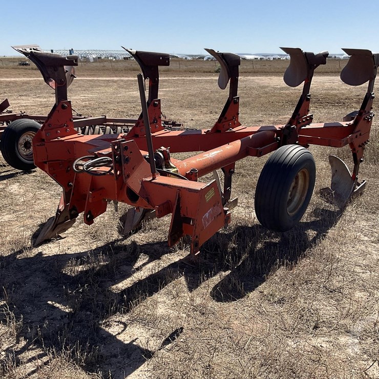 MASSEY-FERGUSON MF570