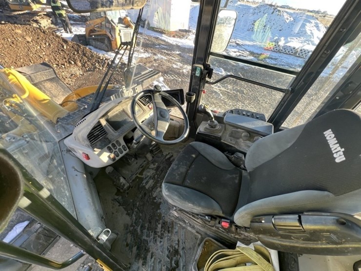 komatsu-wa320-image-12