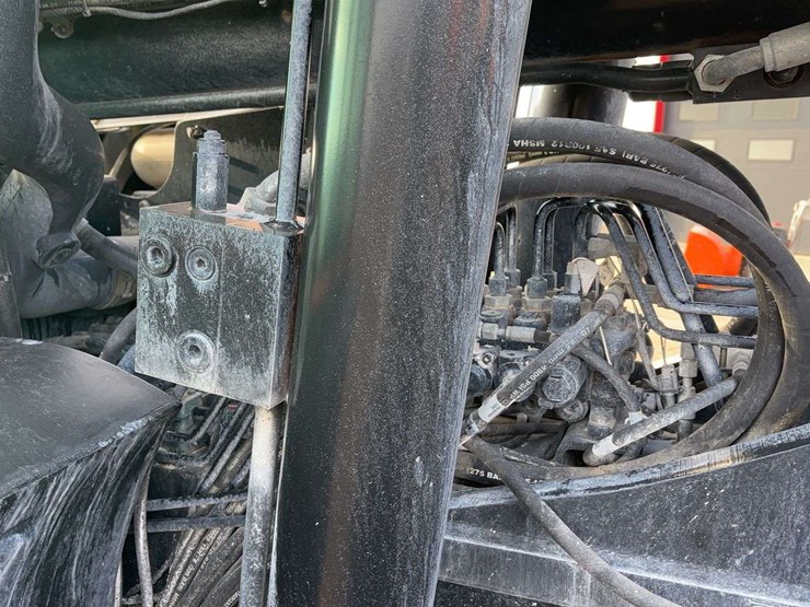 2015-jlg-g10-55a-image-20