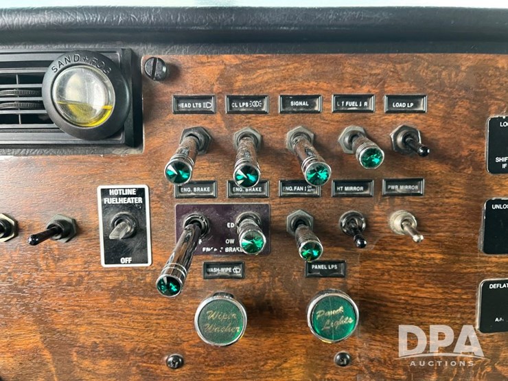 1999-peterbilt-379-image-51