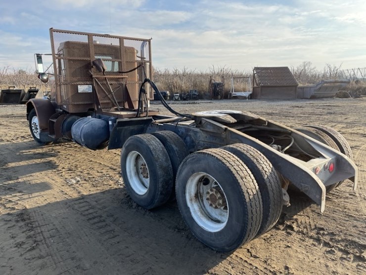 peterbilt-358-image-3