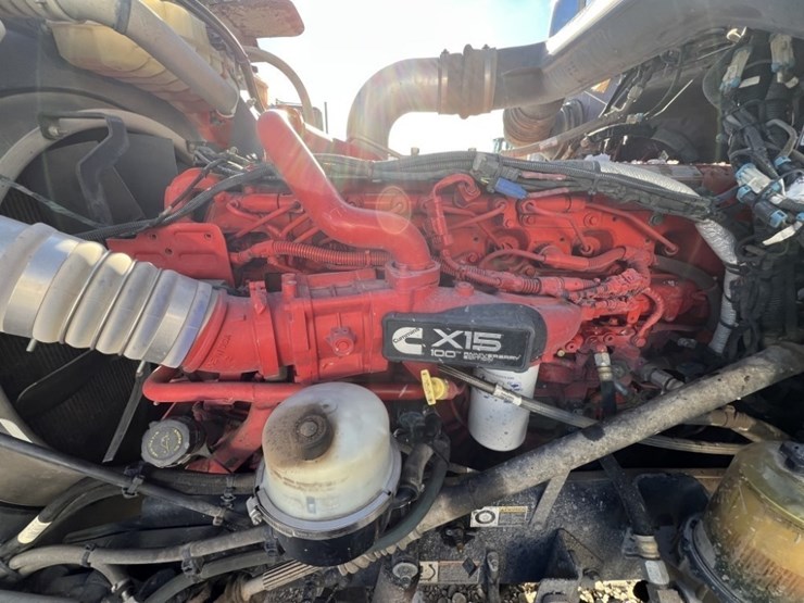 2020-peterbilt-389-image-30