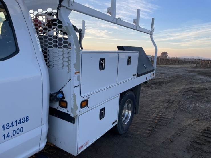 2022-ford-f350-xl-image-14