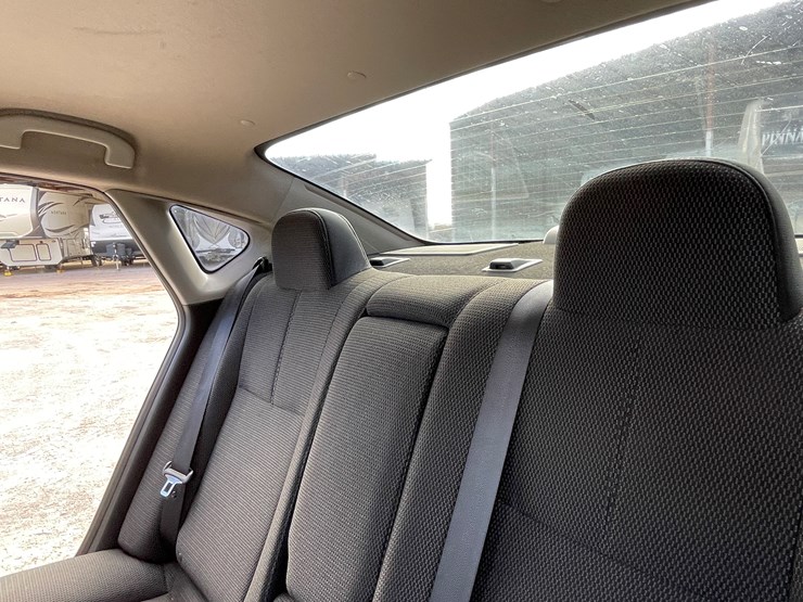 #4-•-2013-nissan-sentra-(has-nm-title)-image-111