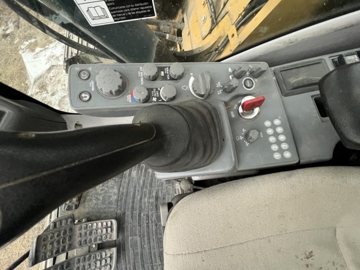 deere-245g-lc-image-14