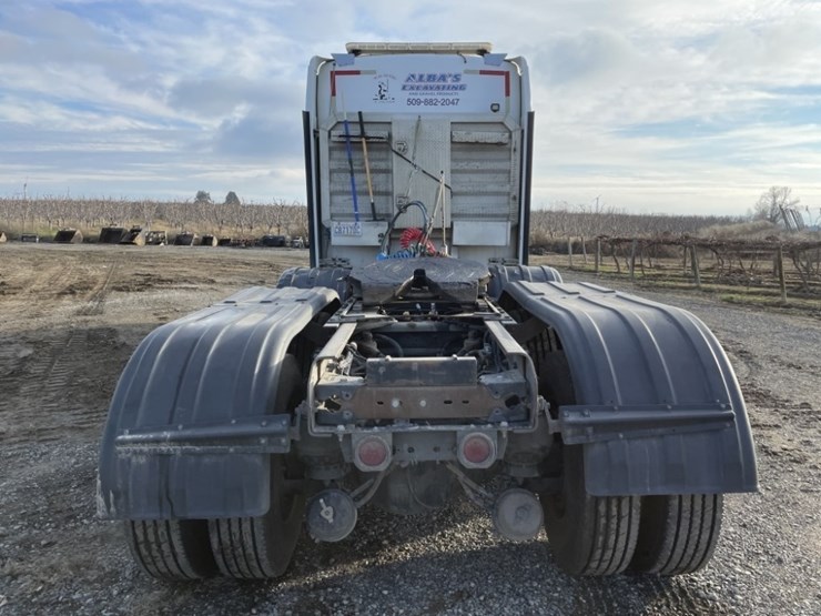 2010-kenworth-t800-image-4