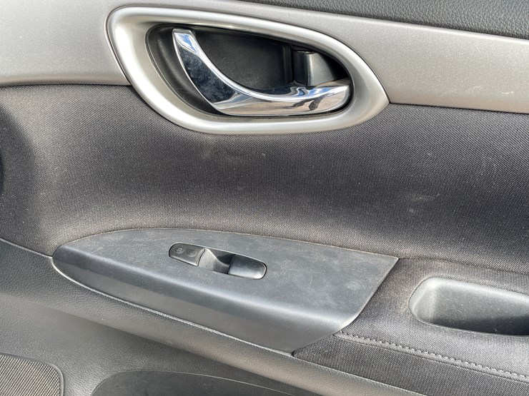 #4-•-2013-nissan-sentra-(has-nm-title)-image-54