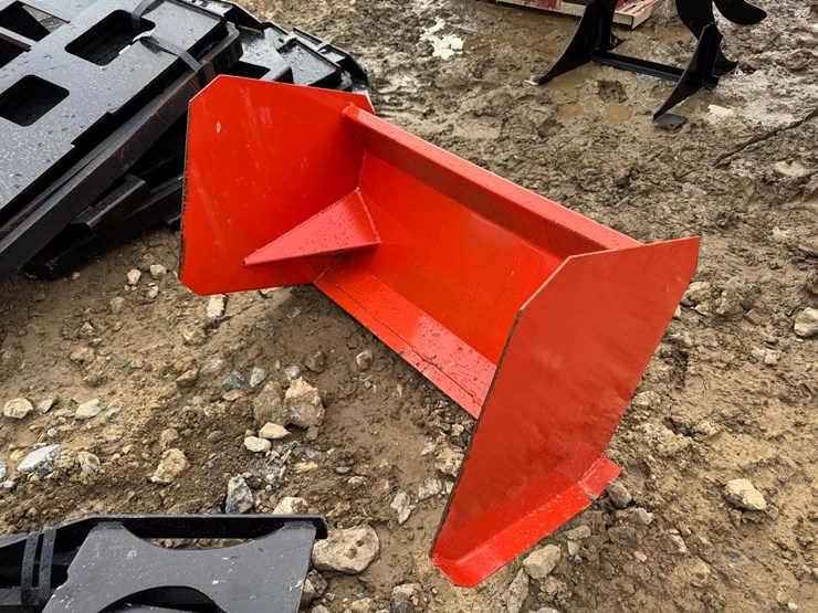 kit-container-4'-mini-skid-steer-snow-pusher-image-1