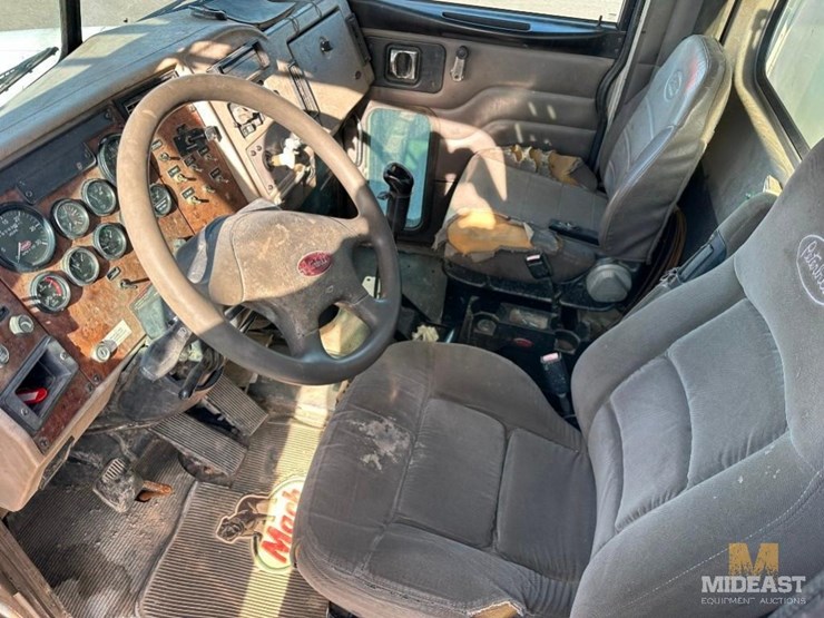 2004-peterbilt-pb335-fuel/lube-truck-xx65317-image-24